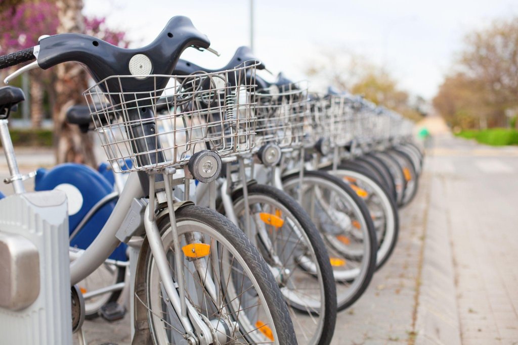 Парковка для велосипедов: правила, виды, устройство &mdash; 1